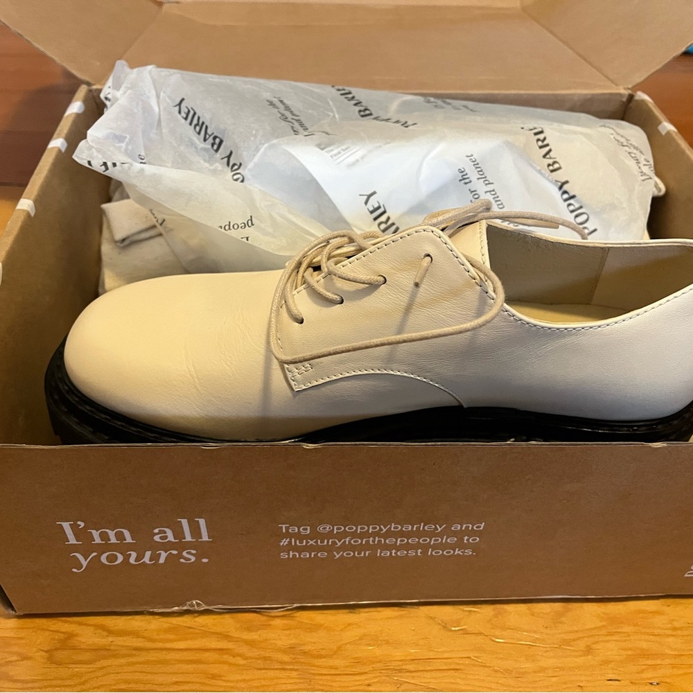 Poppy Barley uniform oxford cream size 9 Shoes